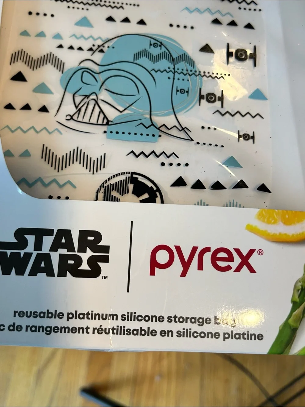 Pyrex Star Wars reusable eco friendly ziplock bag. Microwave/freezer safe.